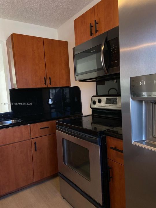 En Venta: $230,000 (2 camas, 2 baños, 832 Pies cuadrados)