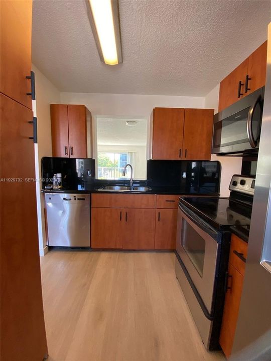 En Venta: $230,000 (2 camas, 2 baños, 832 Pies cuadrados)