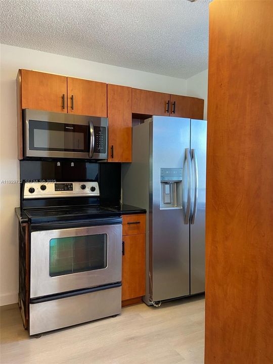 En Venta: $230,000 (2 camas, 2 baños, 832 Pies cuadrados)