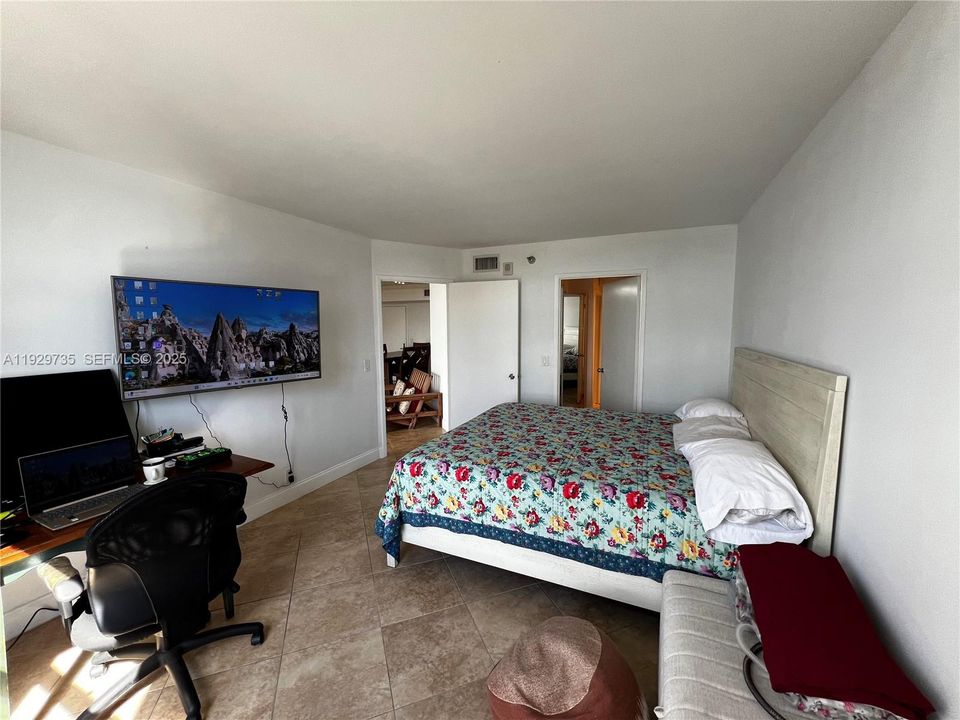 For Sale: $412,000 (2 beds, 2 baths, 1181 Square Feet)