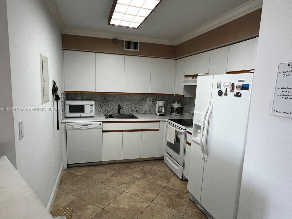 For Sale: $412,000 (2 beds, 2 baths, 1181 Square Feet)
