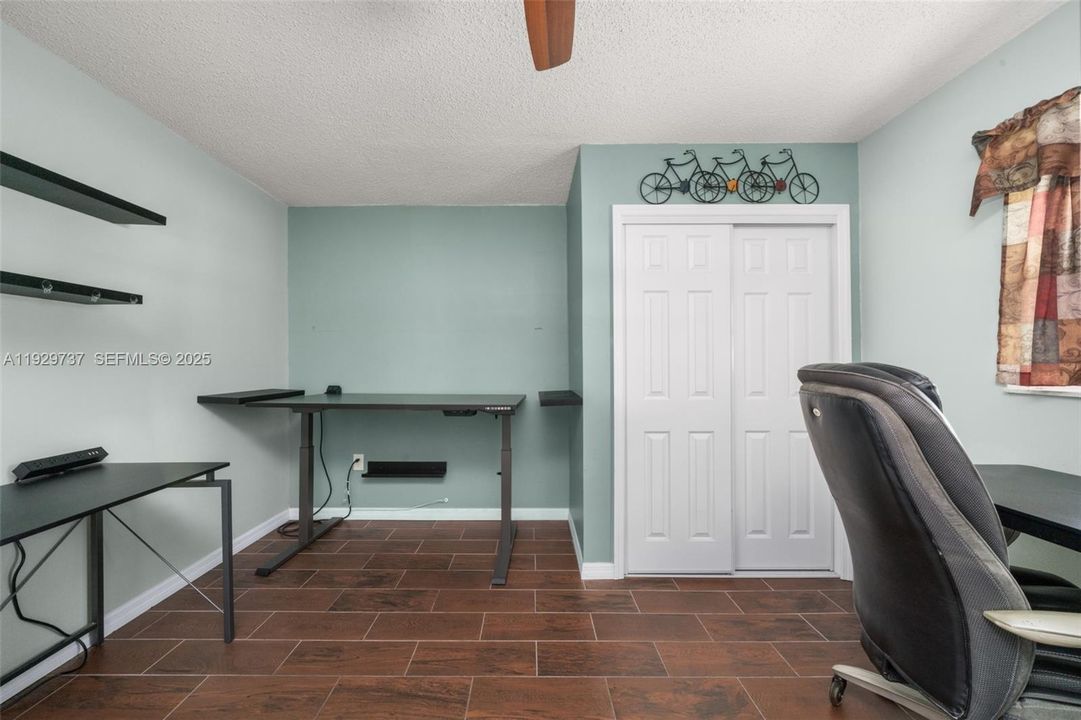 待售: $245,000 (3 贝兹, 2 浴室, 1289 平方英尺)