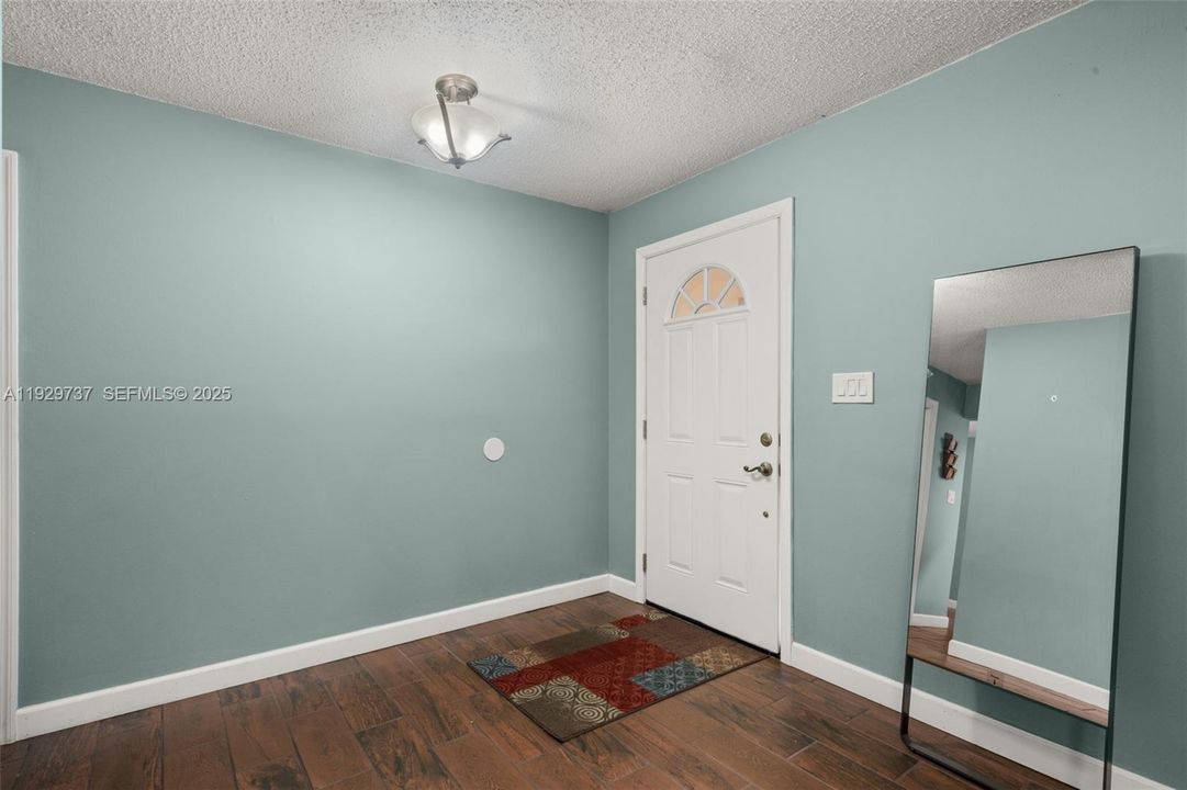 待售: $245,000 (3 贝兹, 2 浴室, 1289 平方英尺)