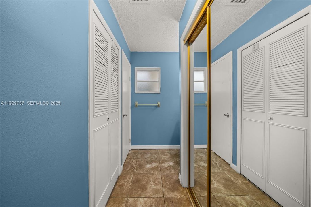 待售: $245,000 (3 贝兹, 2 浴室, 1289 平方英尺)