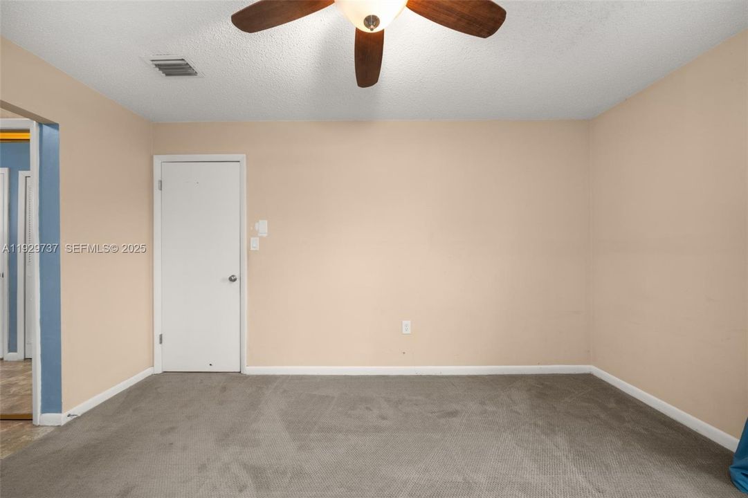 待售: $245,000 (3 贝兹, 2 浴室, 1289 平方英尺)