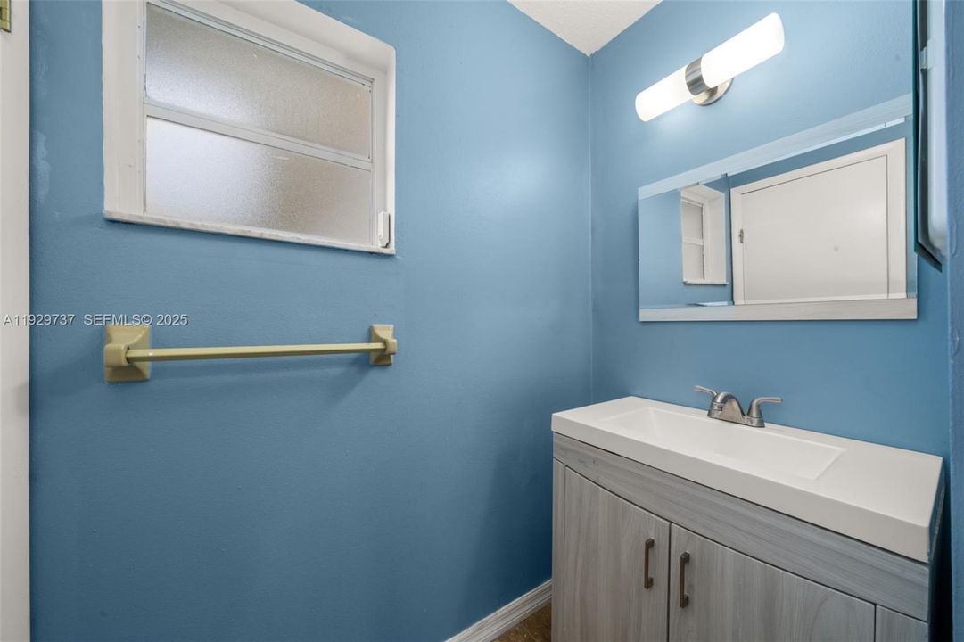 待售: $245,000 (3 贝兹, 2 浴室, 1289 平方英尺)