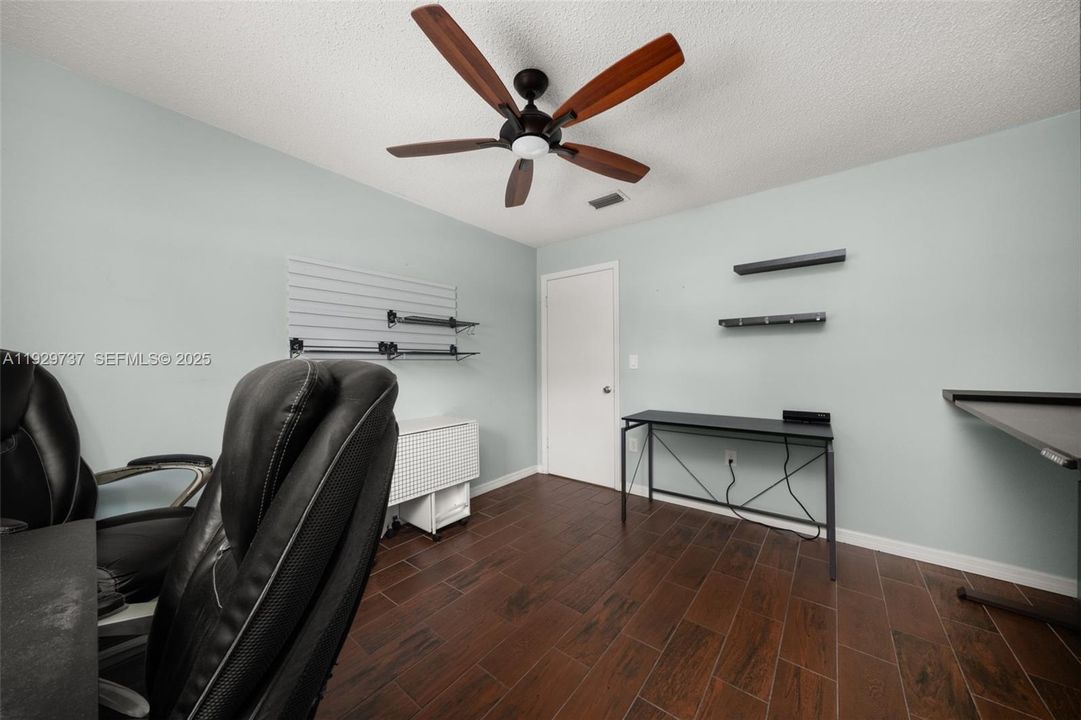 待售: $245,000 (3 贝兹, 2 浴室, 1289 平方英尺)