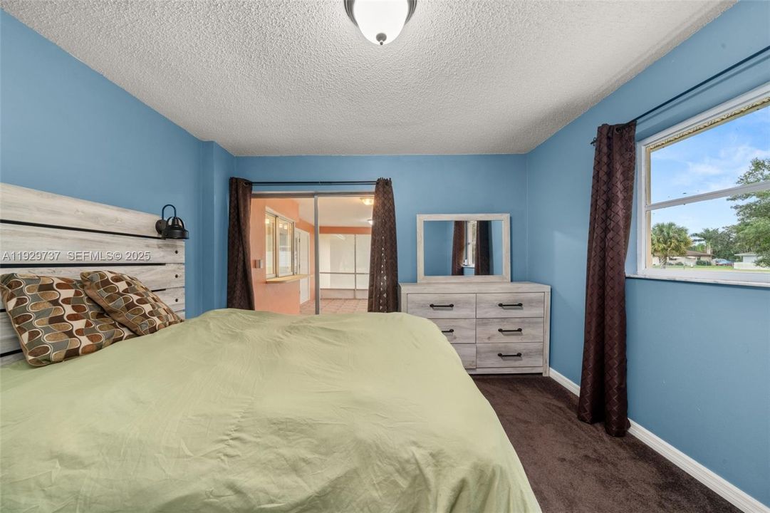 待售: $245,000 (3 贝兹, 2 浴室, 1289 平方英尺)