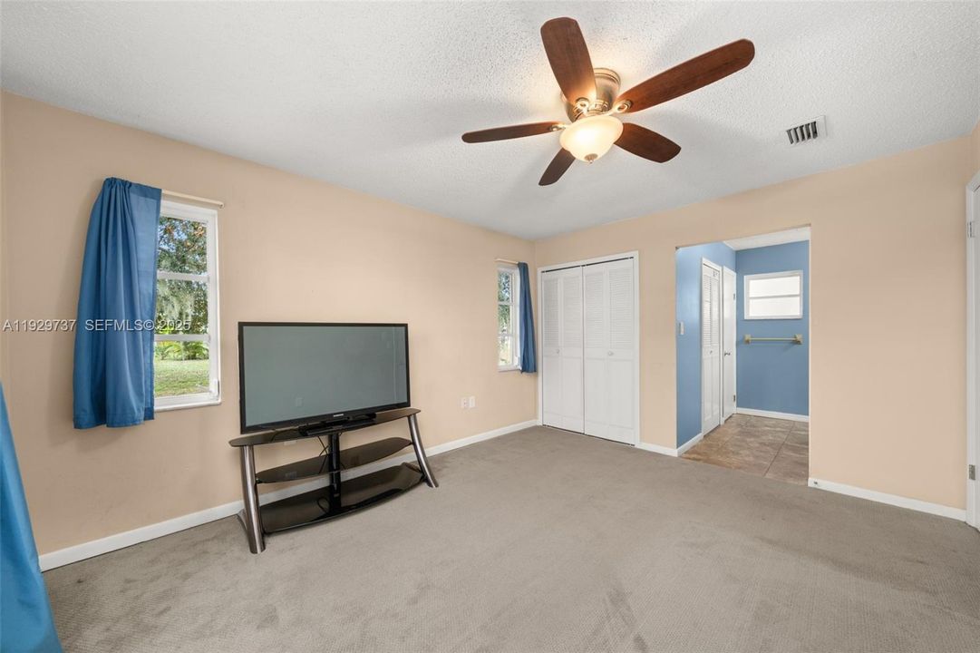 待售: $245,000 (3 贝兹, 2 浴室, 1289 平方英尺)