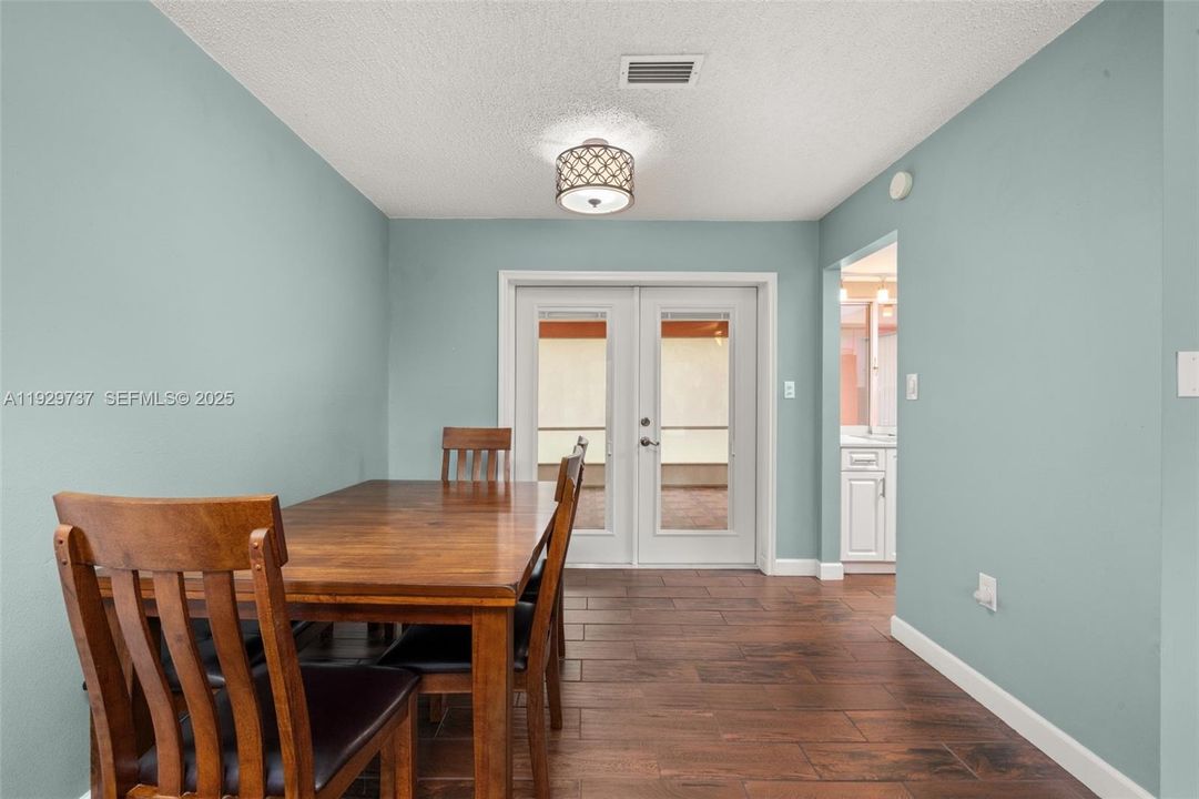 待售: $245,000 (3 贝兹, 2 浴室, 1289 平方英尺)