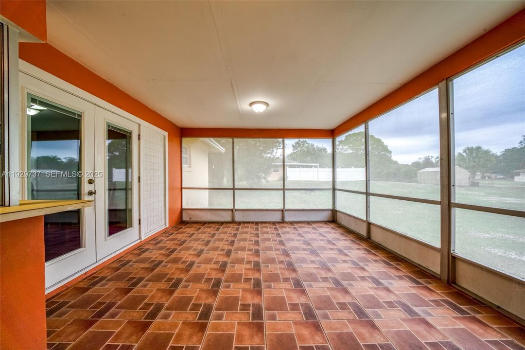 待售: $245,000 (3 贝兹, 2 浴室, 1289 平方英尺)