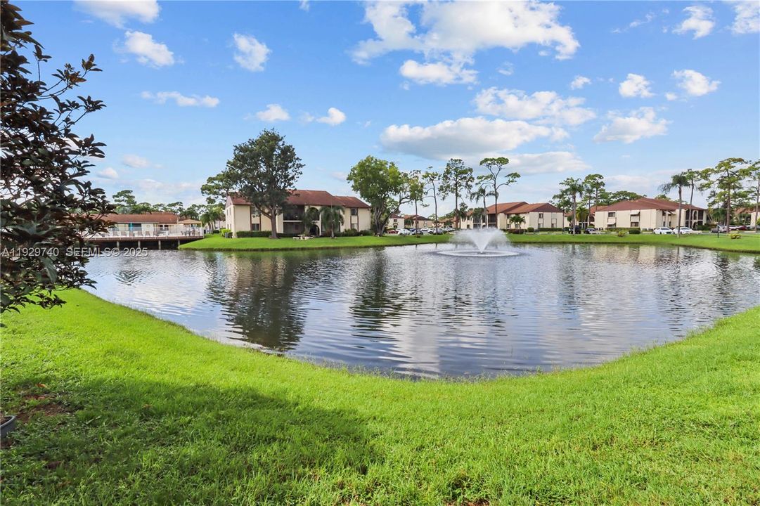 For Rent: $1,900 (2 beds, 2 baths, 937 Square Feet)