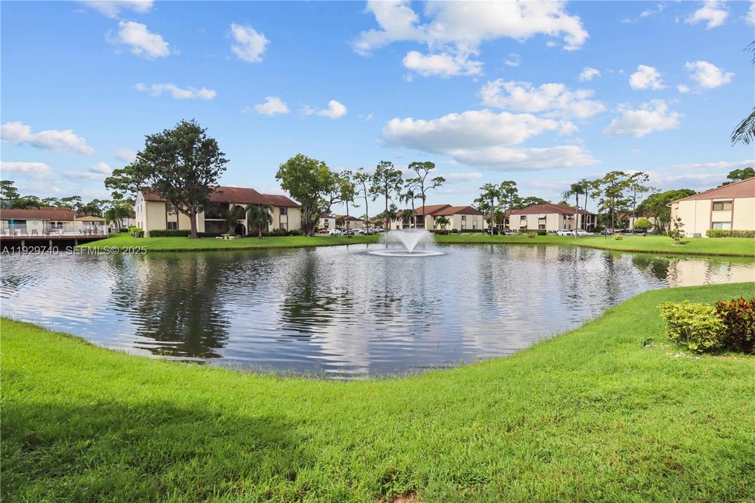 For Rent: $1,900 (2 beds, 2 baths, 937 Square Feet)