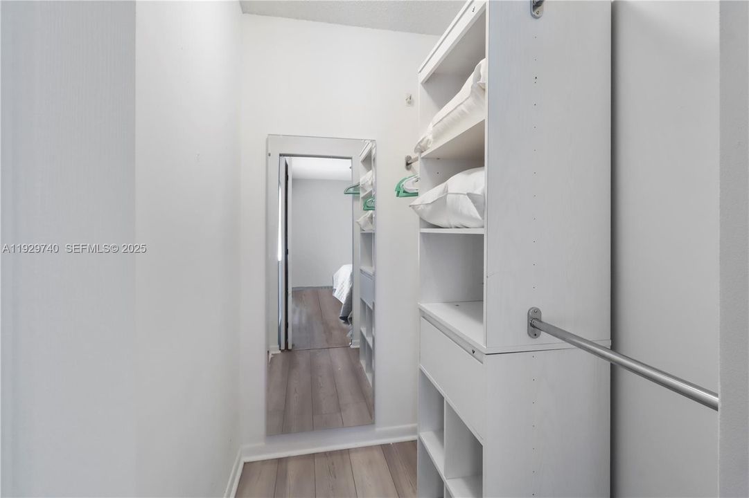 For Rent: $1,900 (2 beds, 2 baths, 937 Square Feet)