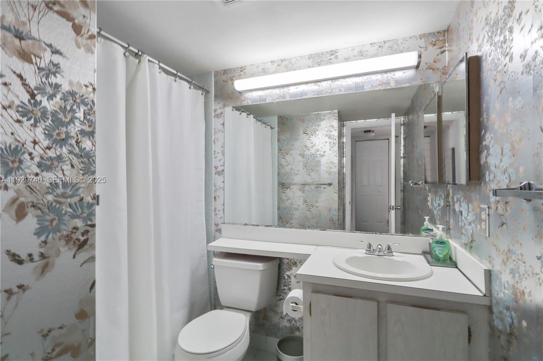 For Rent: $1,900 (2 beds, 2 baths, 937 Square Feet)