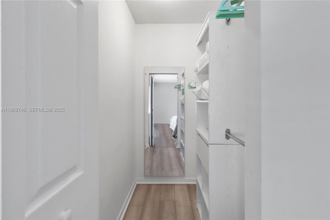 For Rent: $1,900 (2 beds, 2 baths, 937 Square Feet)