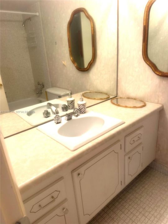 En Venta: $295,000 (2 camas, 2 baños, 1135 Pies cuadrados)