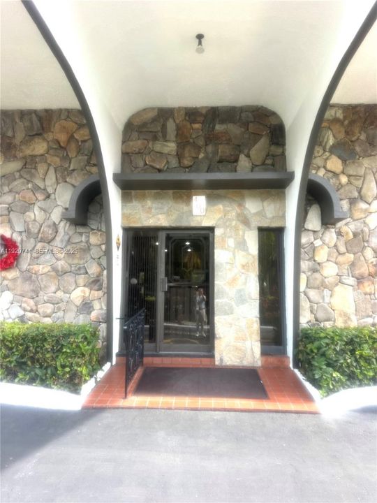 En Venta: $295,000 (2 camas, 2 baños, 1135 Pies cuadrados)