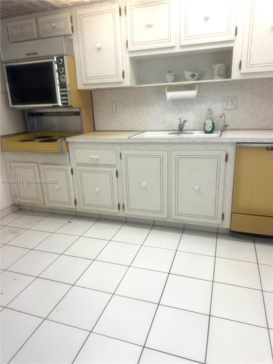 En Venta: $295,000 (2 camas, 2 baños, 1135 Pies cuadrados)