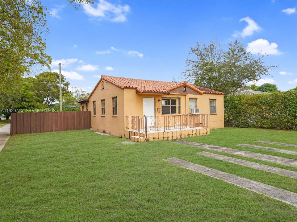 En Venta: $459,900 (2 camas, 1 baños, 1110 Pies cuadrados)