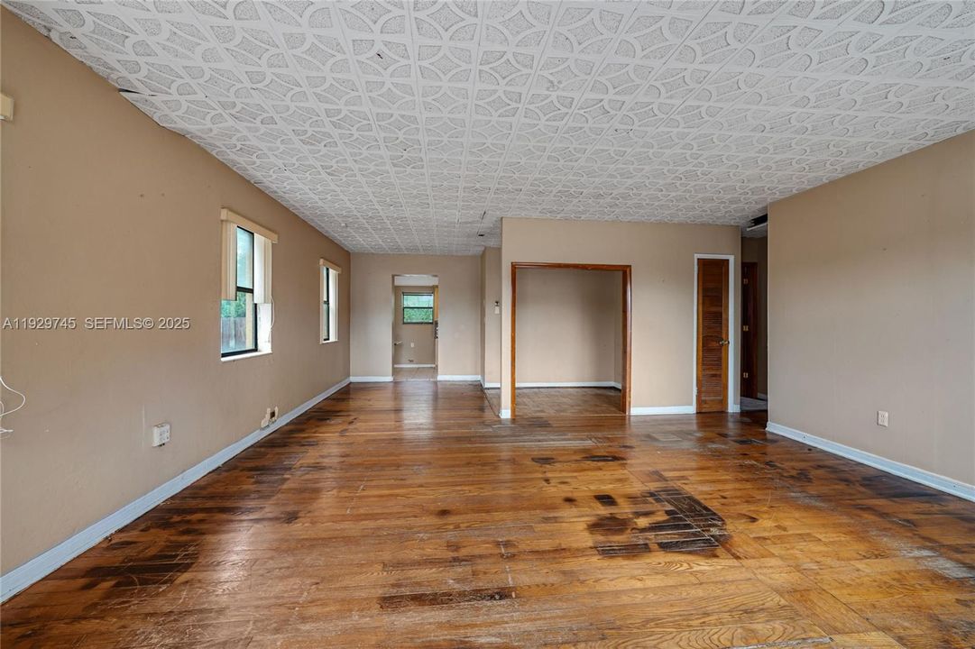 En Venta: $459,900 (2 camas, 1 baños, 1110 Pies cuadrados)