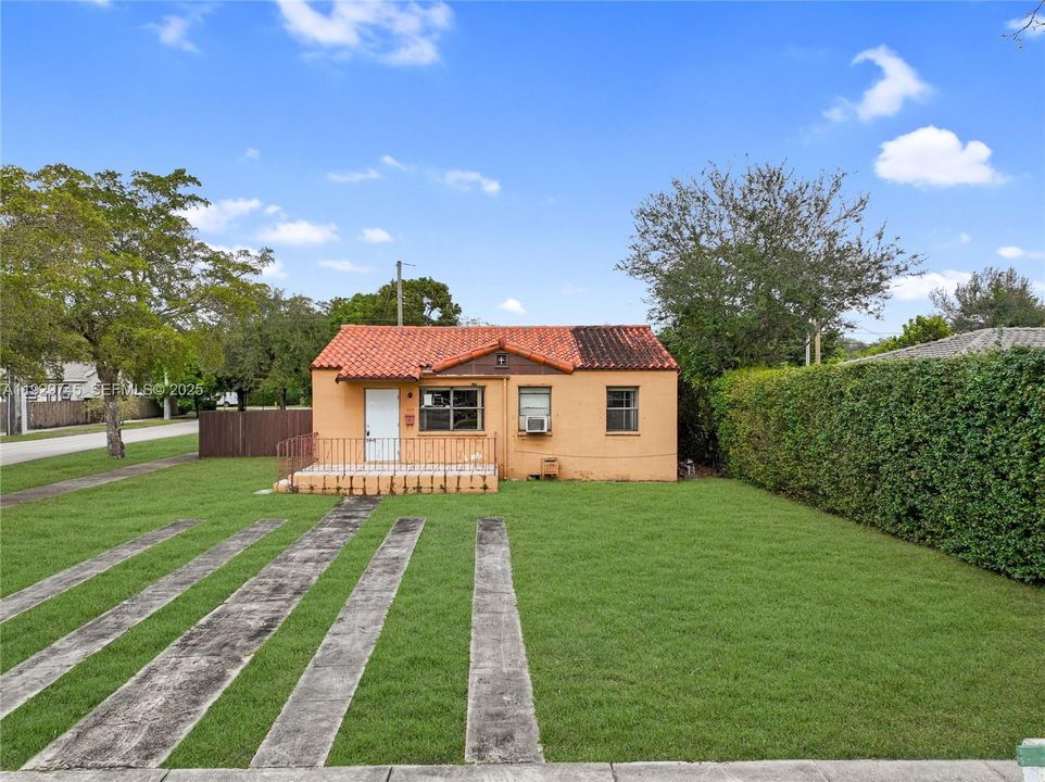 En Venta: $459,900 (2 camas, 1 baños, 1110 Pies cuadrados)