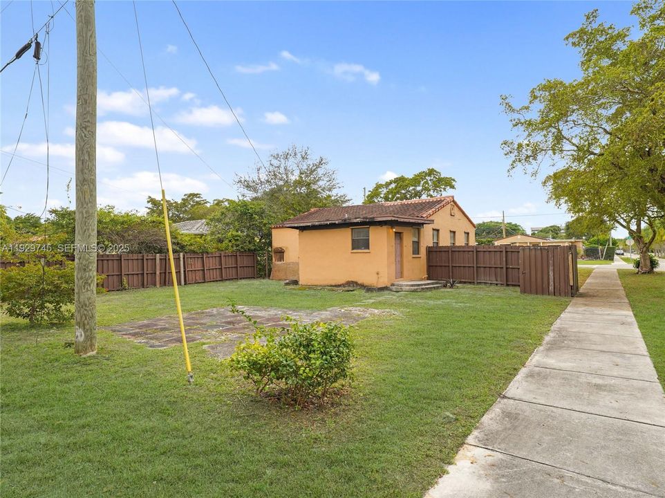 En Venta: $459,900 (2 camas, 1 baños, 1110 Pies cuadrados)