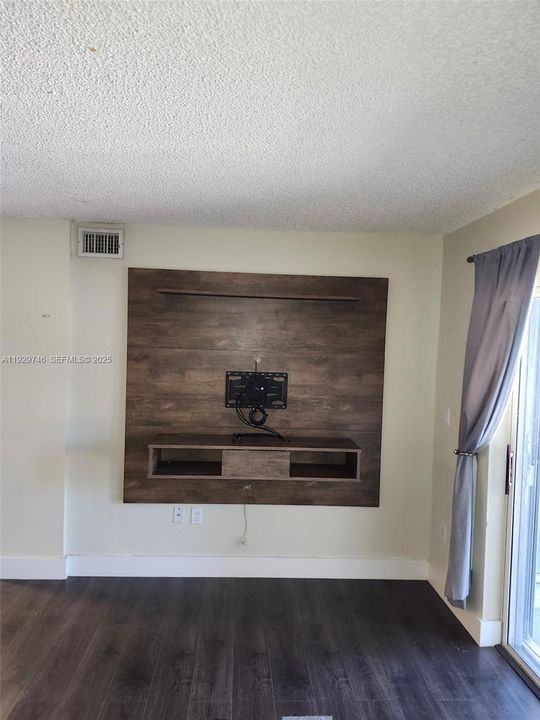 En Venta: $249,900 (2 camas, 2 baños, 1113 Pies cuadrados)