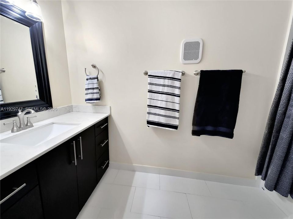 For Rent: $2,500 (3 beds, 2 baths, 1120 Square Feet)