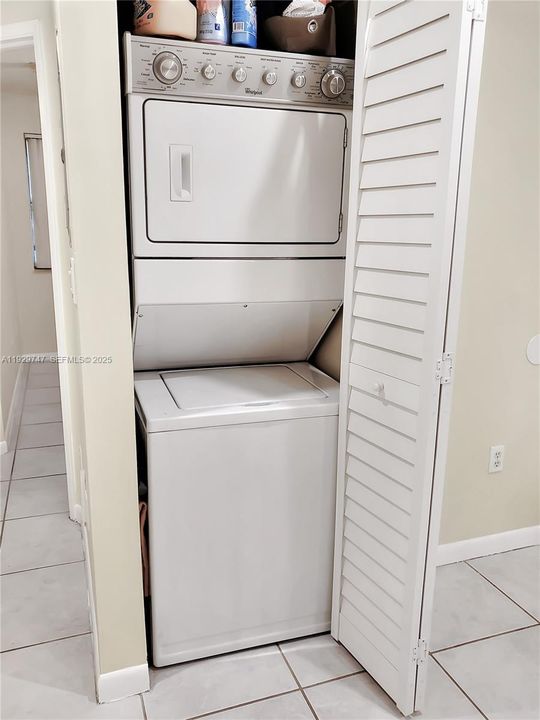 For Rent: $2,500 (3 beds, 2 baths, 1120 Square Feet)