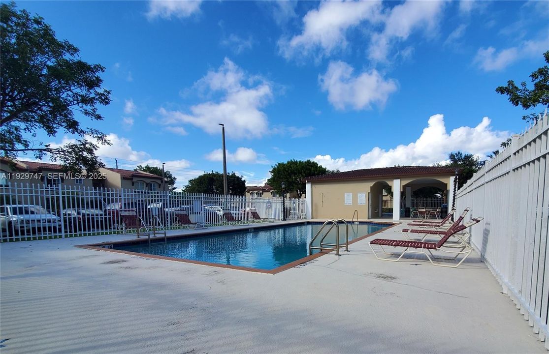 For Rent: $2,500 (3 beds, 2 baths, 1120 Square Feet)