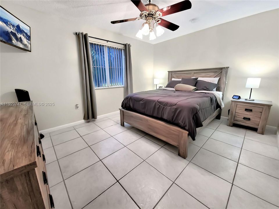 For Rent: $2,500 (3 beds, 2 baths, 1120 Square Feet)