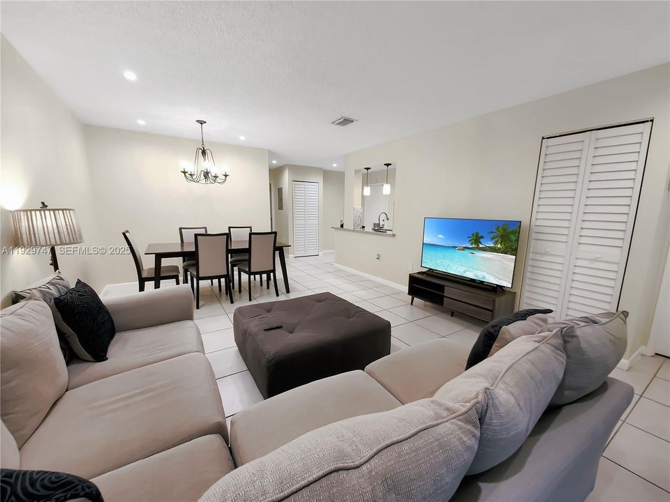 For Rent: $2,500 (3 beds, 2 baths, 1120 Square Feet)