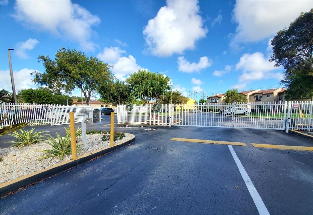 For Rent: $2,500 (3 beds, 2 baths, 1120 Square Feet)