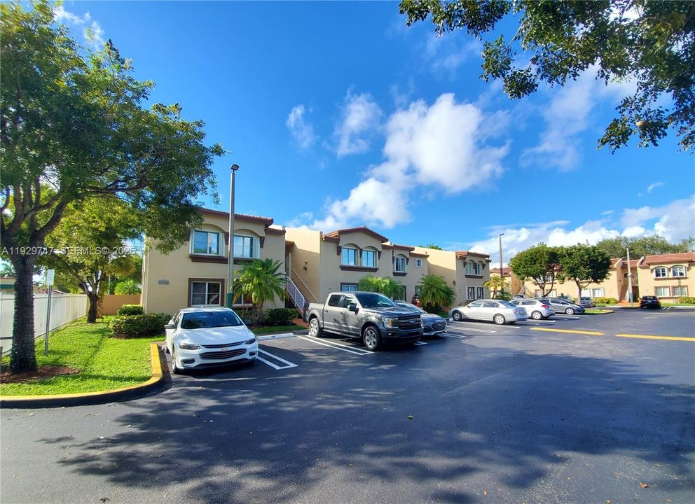 For Rent: $2,500 (3 beds, 2 baths, 1120 Square Feet)