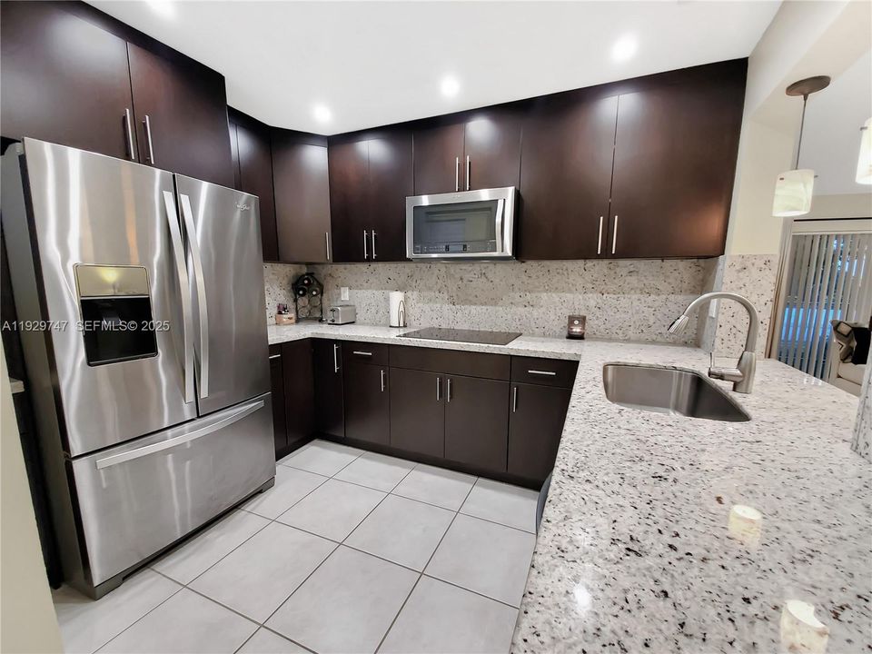 For Rent: $2,500 (3 beds, 2 baths, 1120 Square Feet)