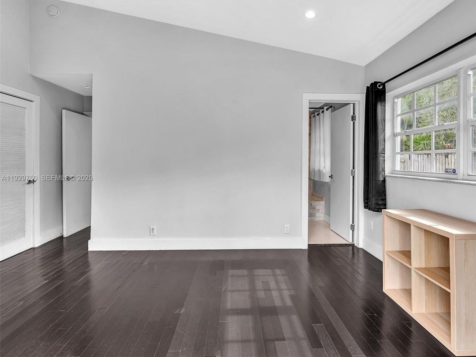 出租: $6,500 (4 贝兹, 3 浴室, 2106 平方英尺)