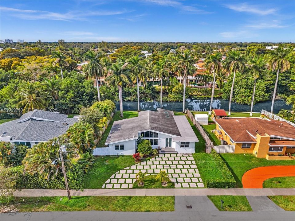 出租: $6,500 (4 贝兹, 3 浴室, 2106 平方英尺)