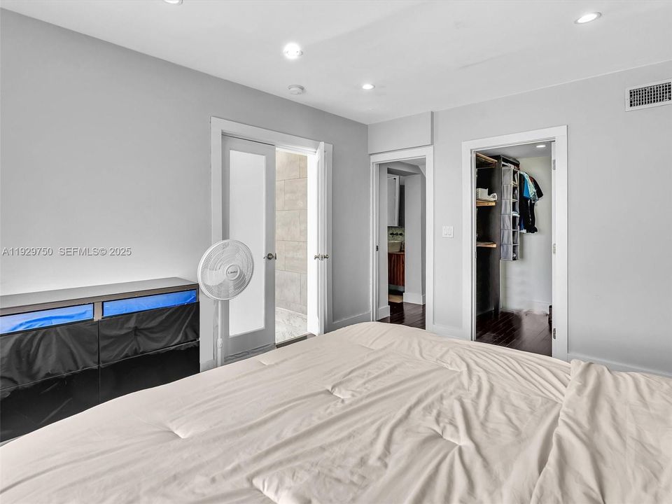 出租: $6,500 (4 贝兹, 3 浴室, 2106 平方英尺)