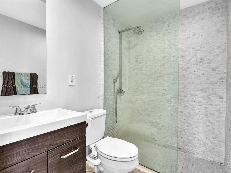 出租: $6,500 (4 贝兹, 3 浴室, 2106 平方英尺)