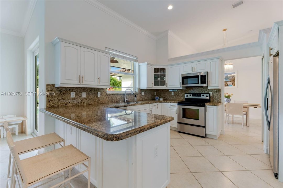 En Venta: $1,050,000 (4 camas, 3 baños, 2275 Pies cuadrados)