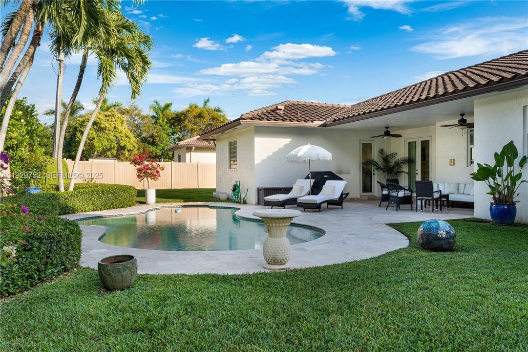 En Venta: $1,050,000 (4 camas, 3 baños, 2275 Pies cuadrados)