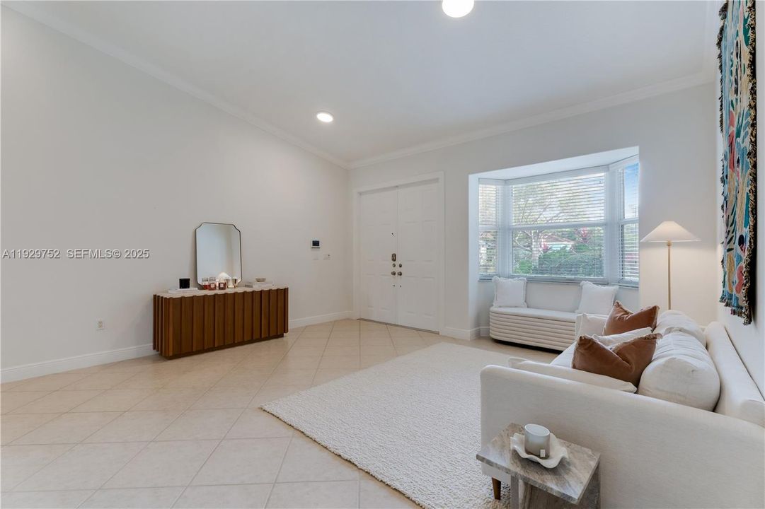 En Venta: $1,050,000 (4 camas, 3 baños, 2275 Pies cuadrados)