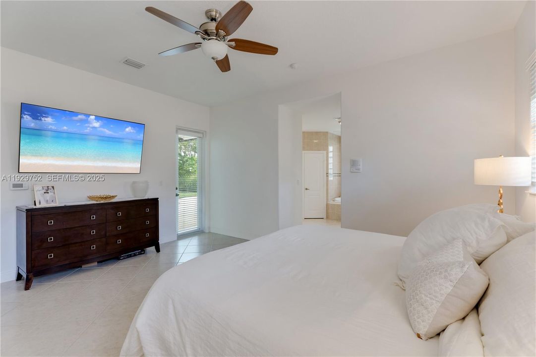 En Venta: $1,050,000 (4 camas, 3 baños, 2275 Pies cuadrados)