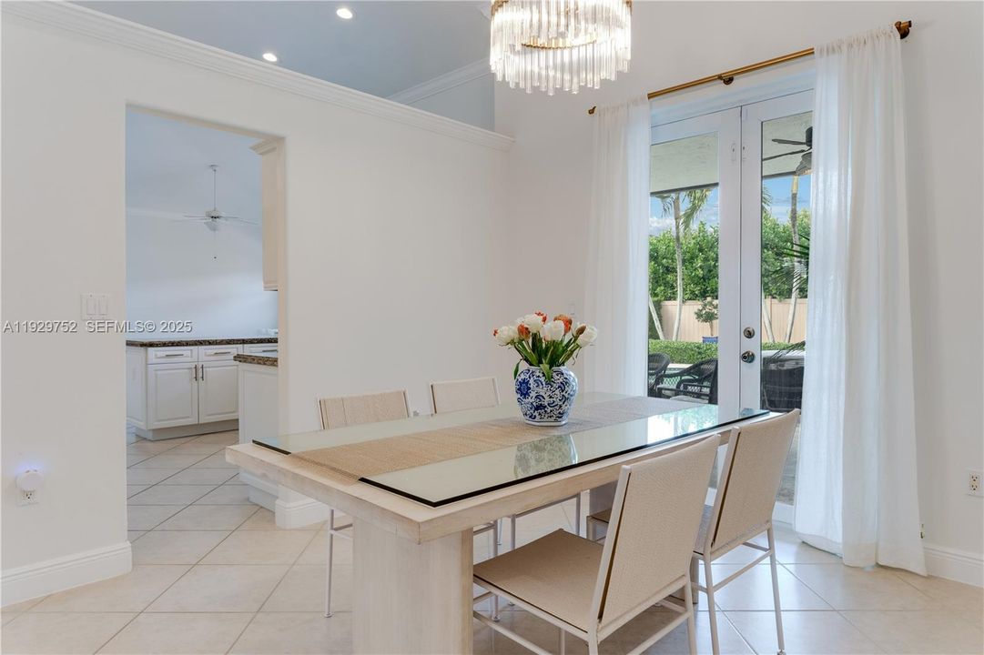 En Venta: $1,050,000 (4 camas, 3 baños, 2275 Pies cuadrados)