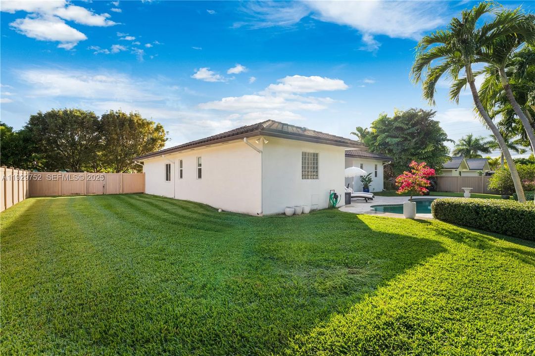 En Venta: $1,050,000 (4 camas, 3 baños, 2275 Pies cuadrados)