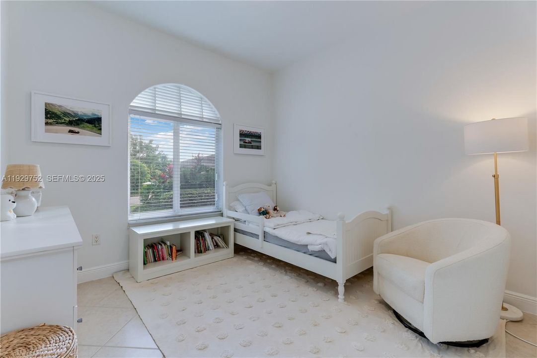 En Venta: $1,050,000 (4 camas, 3 baños, 2275 Pies cuadrados)