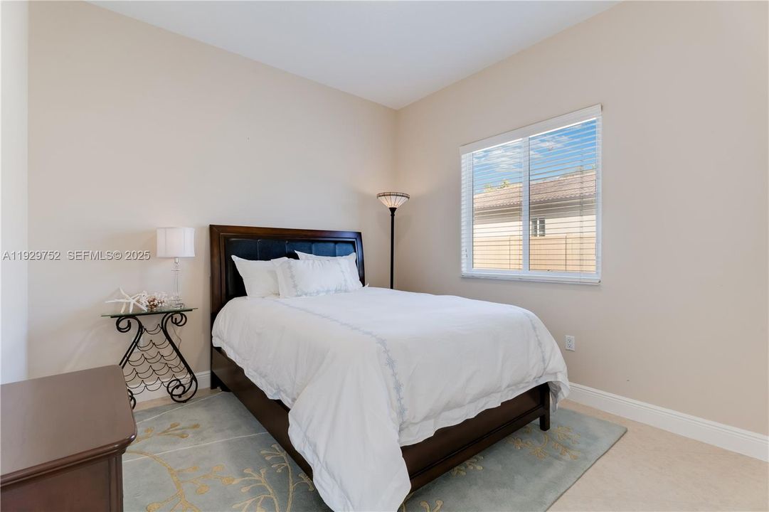 En Venta: $1,050,000 (4 camas, 3 baños, 2275 Pies cuadrados)