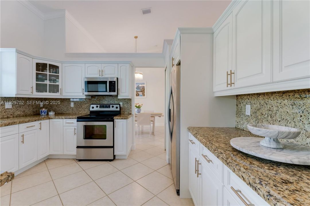 En Venta: $1,050,000 (4 camas, 3 baños, 2275 Pies cuadrados)