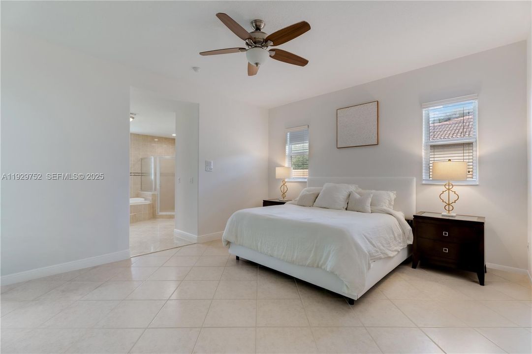 En Venta: $1,050,000 (4 camas, 3 baños, 2275 Pies cuadrados)